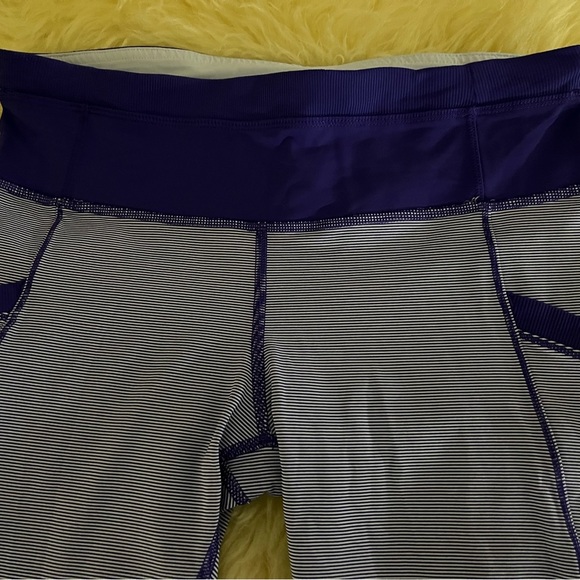 Lululemon Purple/White Leggings Capris/Joggers With Deep Pockets - Picture 4 of 8